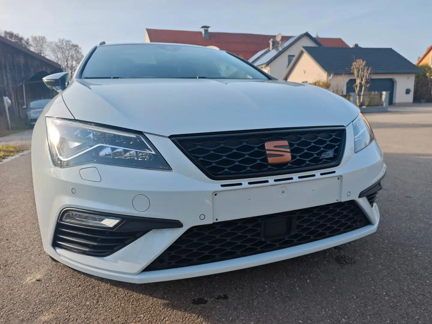 SEAT Leon ST Cupra 300 4Drive*Pano*Beats*Virtual Weiß - 2
