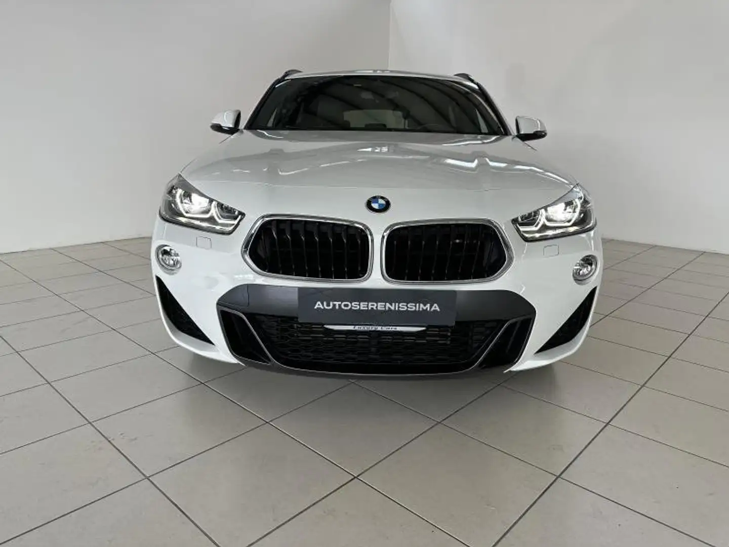 BMW X2 (F39) xDrive20d Msport Bílá - 2