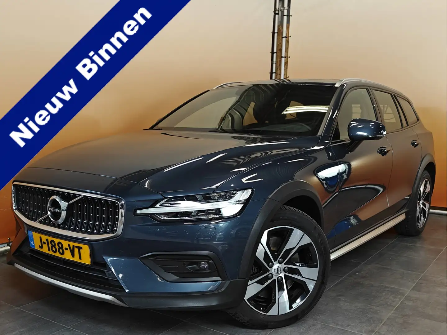 Volvo V60 Cross Country 2.0 B5 AWD Pro SPORTINTERIEUR | NAVI | CAMERA | TR Blauw - 1