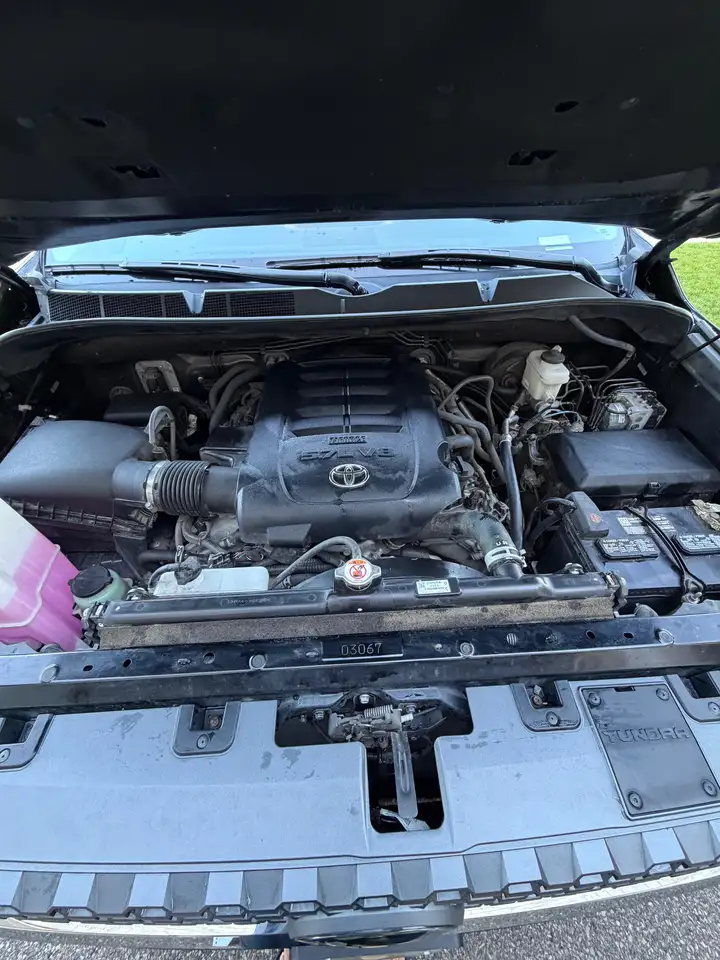 Toyota Tundra снимка Toyota Tundra