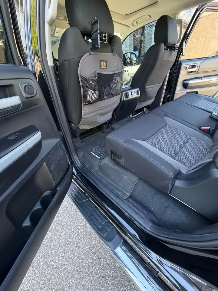 Toyota Tundra снимка Toyota Tundra