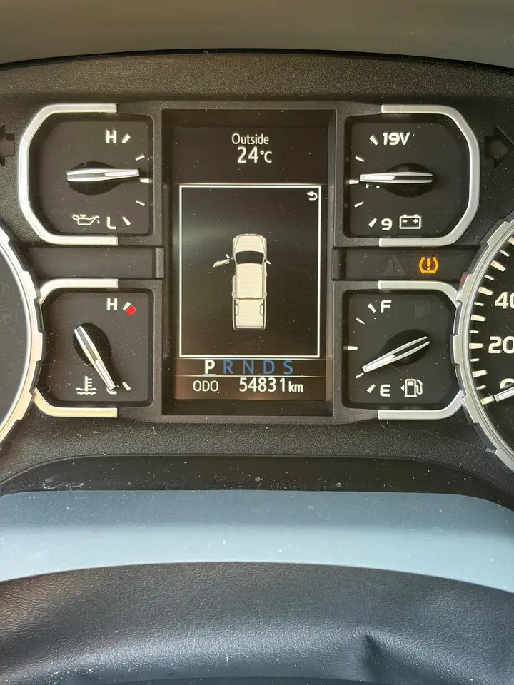 Toyota Tundra снимка Toyota Tundra