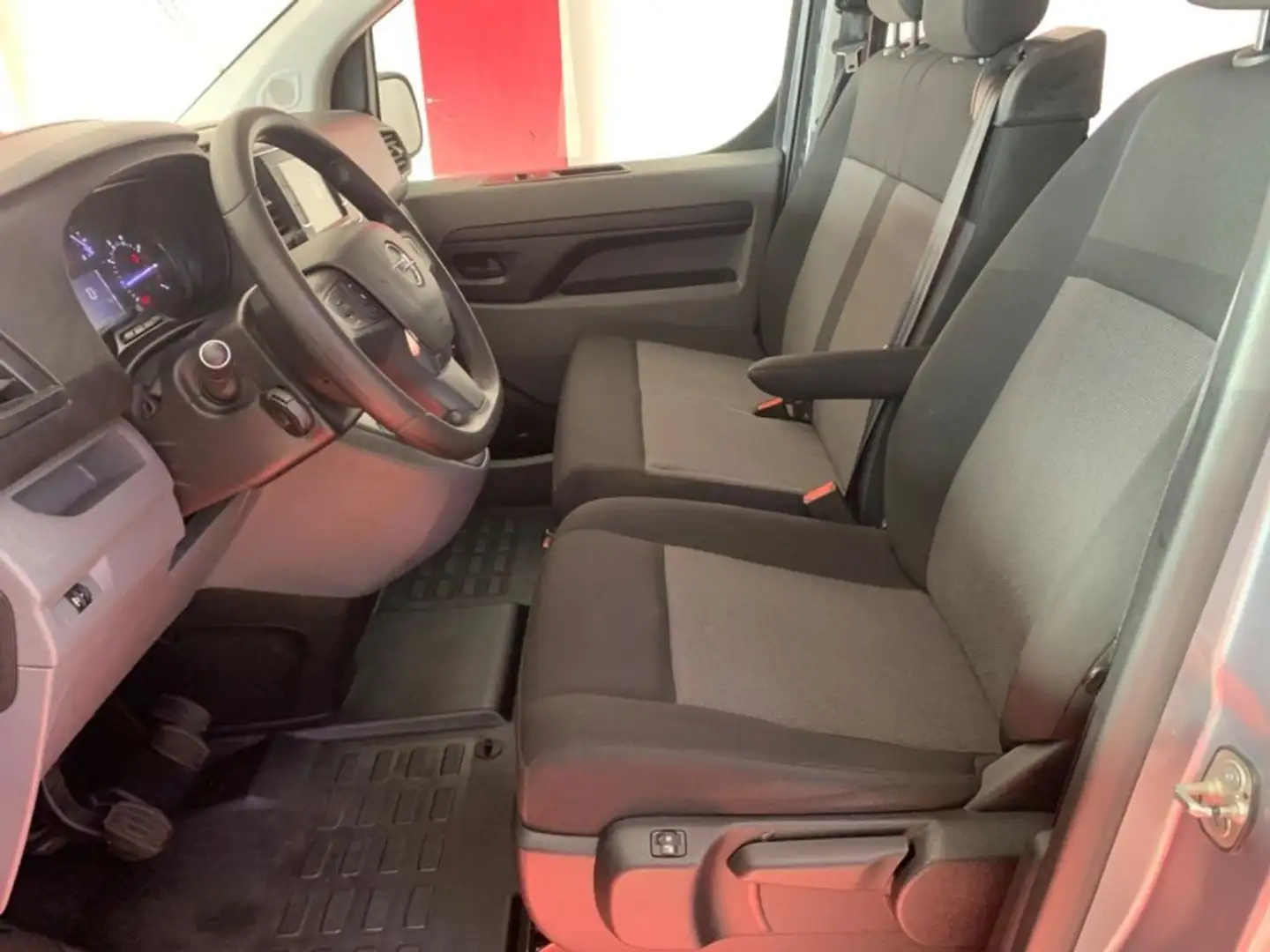 Opel Vivaro Life 2.0 Diesel 150CV S&S Plateado - 2