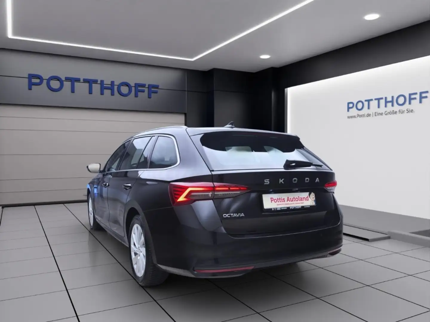 Skoda Octavia Combi 1.5 eTSI DSG SELECTION NAVI KLIMA PDC Schwarz - 2