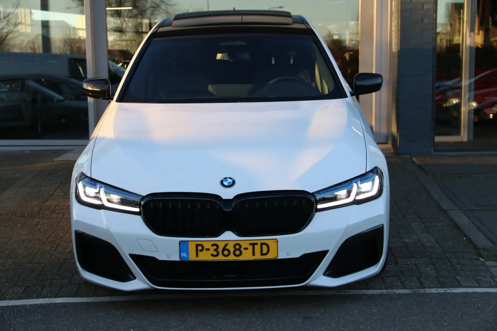BMW 520 5-serie 520i Business Edition Plus M-PAKKET SCHUIF Wit - 2
