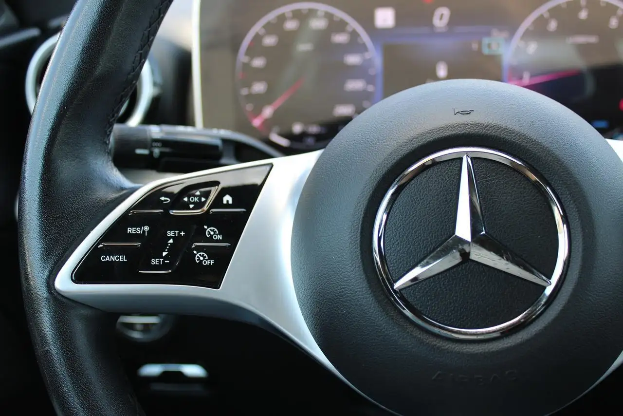 Mercedes-Benz C-Class снимка Mercedes-Benz C-Class
