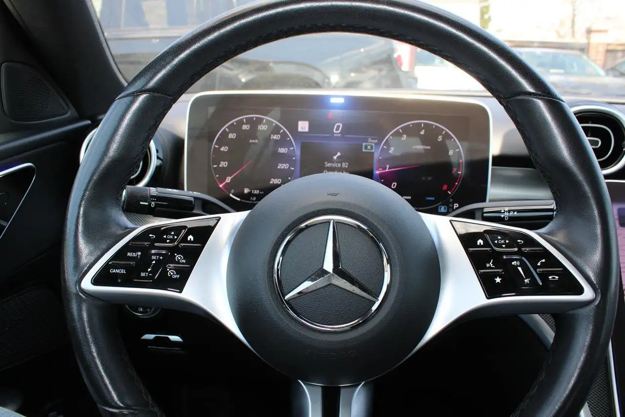 Mercedes-Benz C-Class снимка Mercedes-Benz C-Class