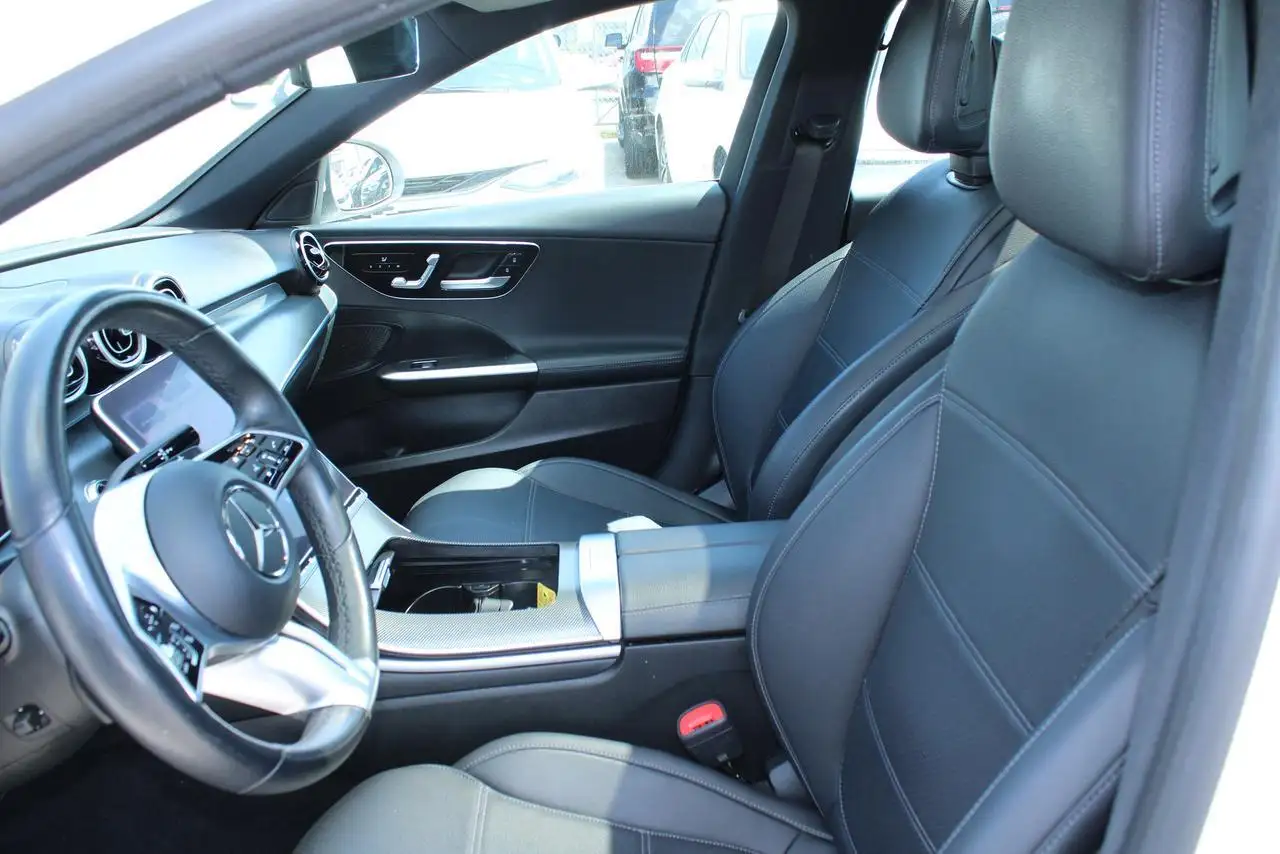 Mercedes-Benz C-Class снимка Mercedes-Benz C-Class
