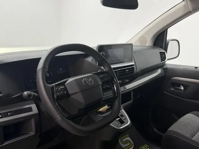 Toyota Proace Verso view 9