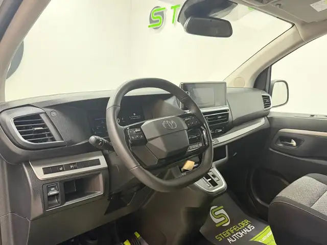 Toyota Proace Verso view 10