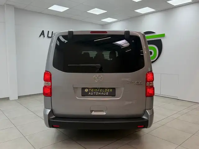 Toyota Proace Verso view 6