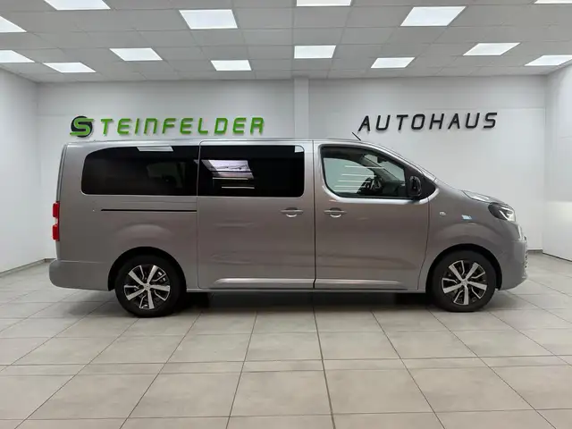 Toyota Proace Verso view 8