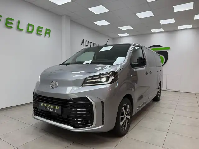 Toyota Proace Verso view 3