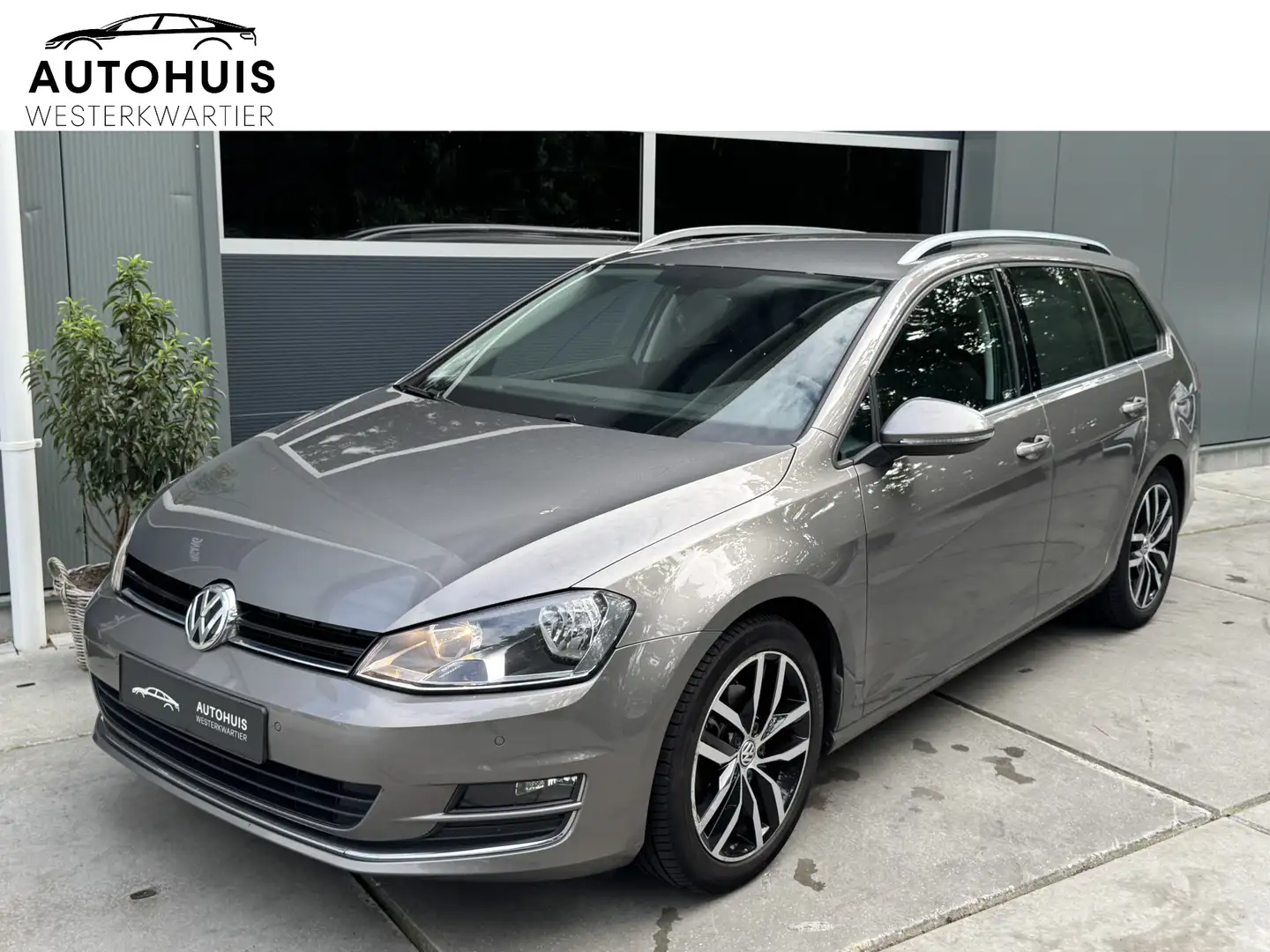 Volkswagen Golf Variant 1.4 TSI 125pk H6 Highline Connected Series Navigat Grijs - 1