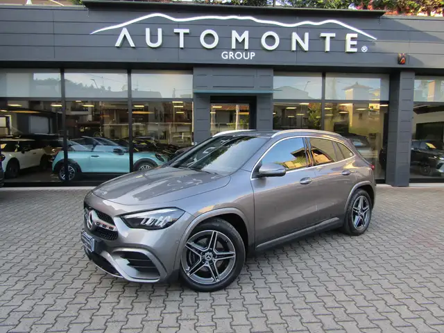 Mercedes-Benz GLA 200