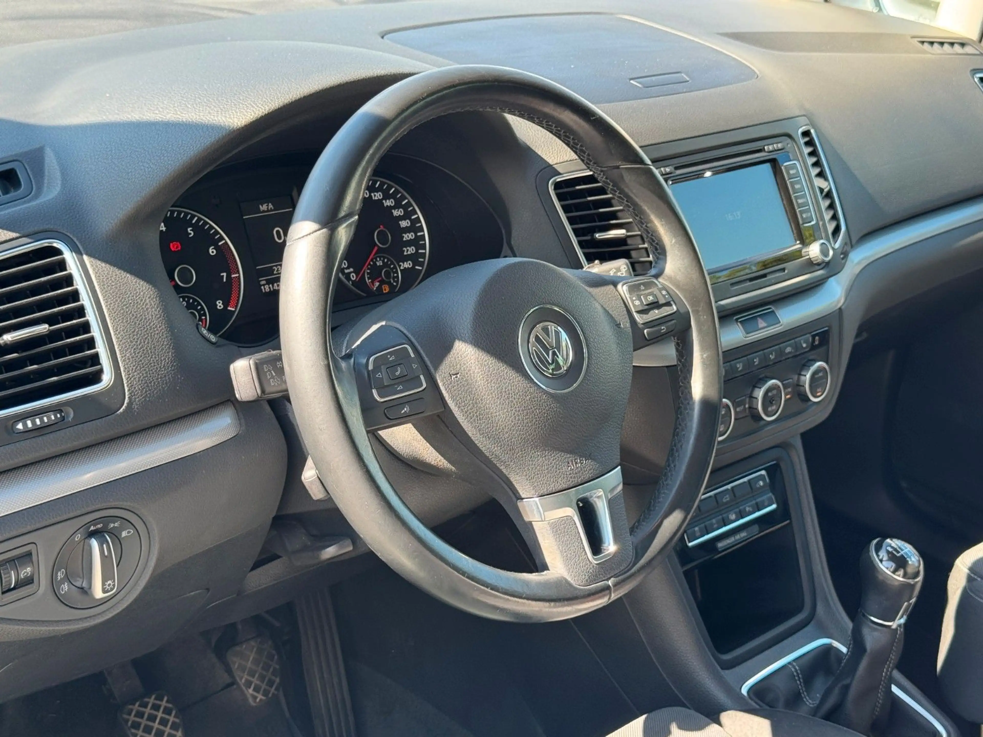 Volkswagen Sharan Comfortline 1.4 TSI 7-Sitzer*Bi-Xenon* — photo 13