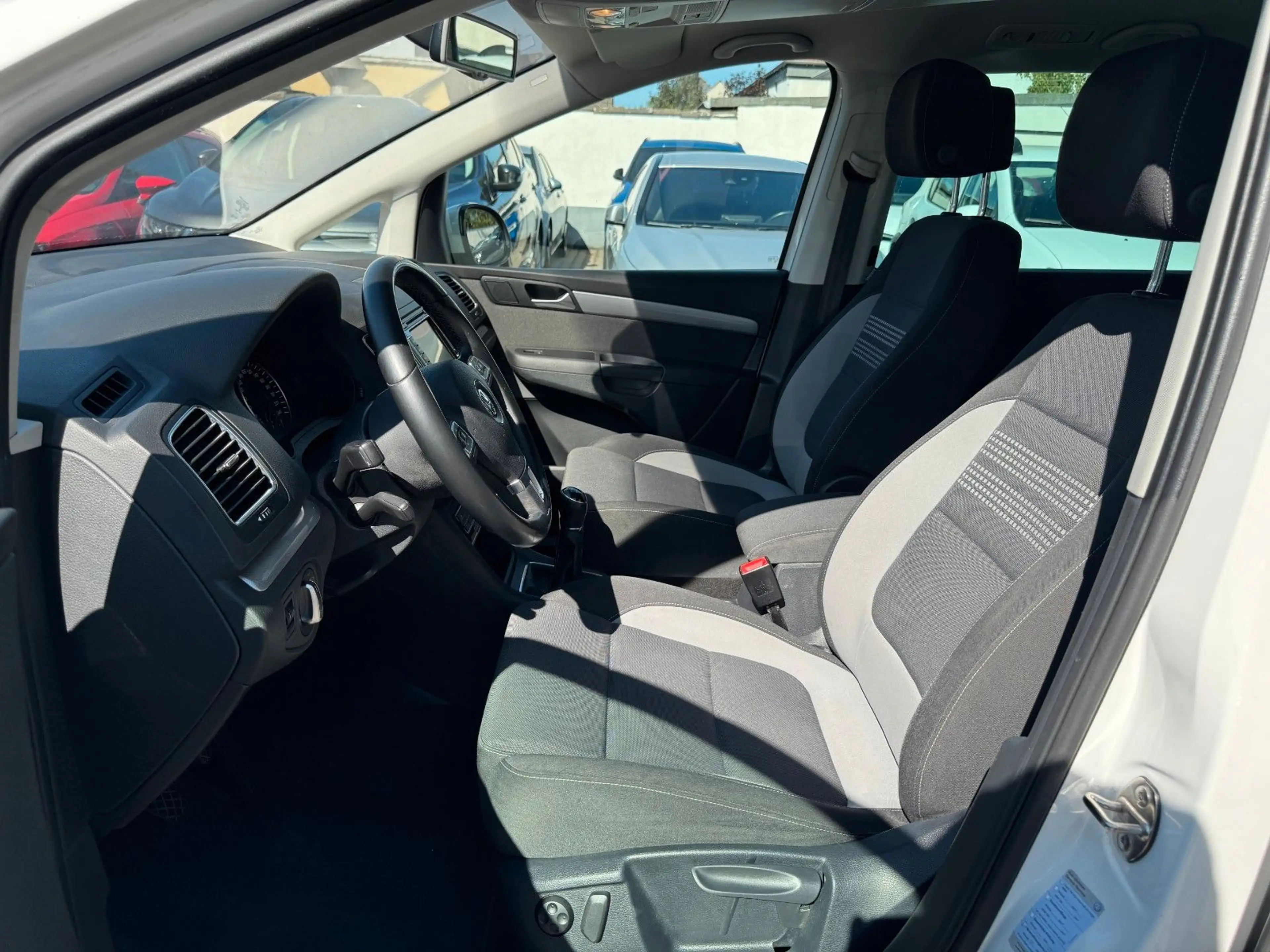 Volkswagen Sharan Comfortline 1.4 TSI 7-Sitzer*Bi-Xenon* — photo 12