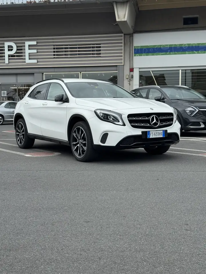 Mercedes-Benz GLA 200