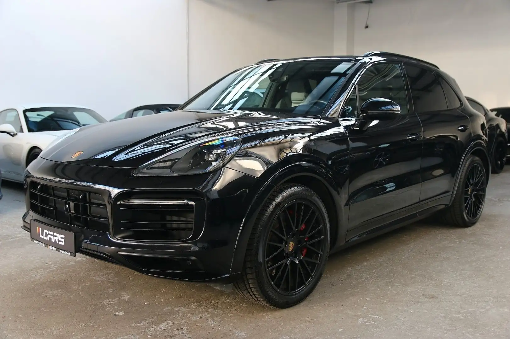 Porsche Cayenne GTS SportChrono Pano Bose Kamera MY22 Zwart - 2