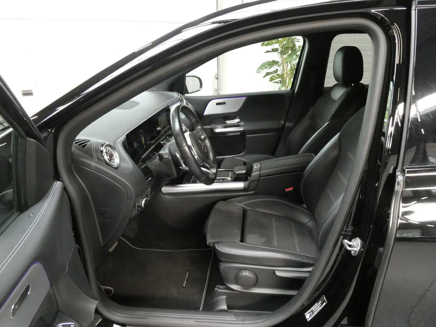 Mercedes-Benz B 250 e Business Solution AMG | Navi | Sfeer Zwart - 2