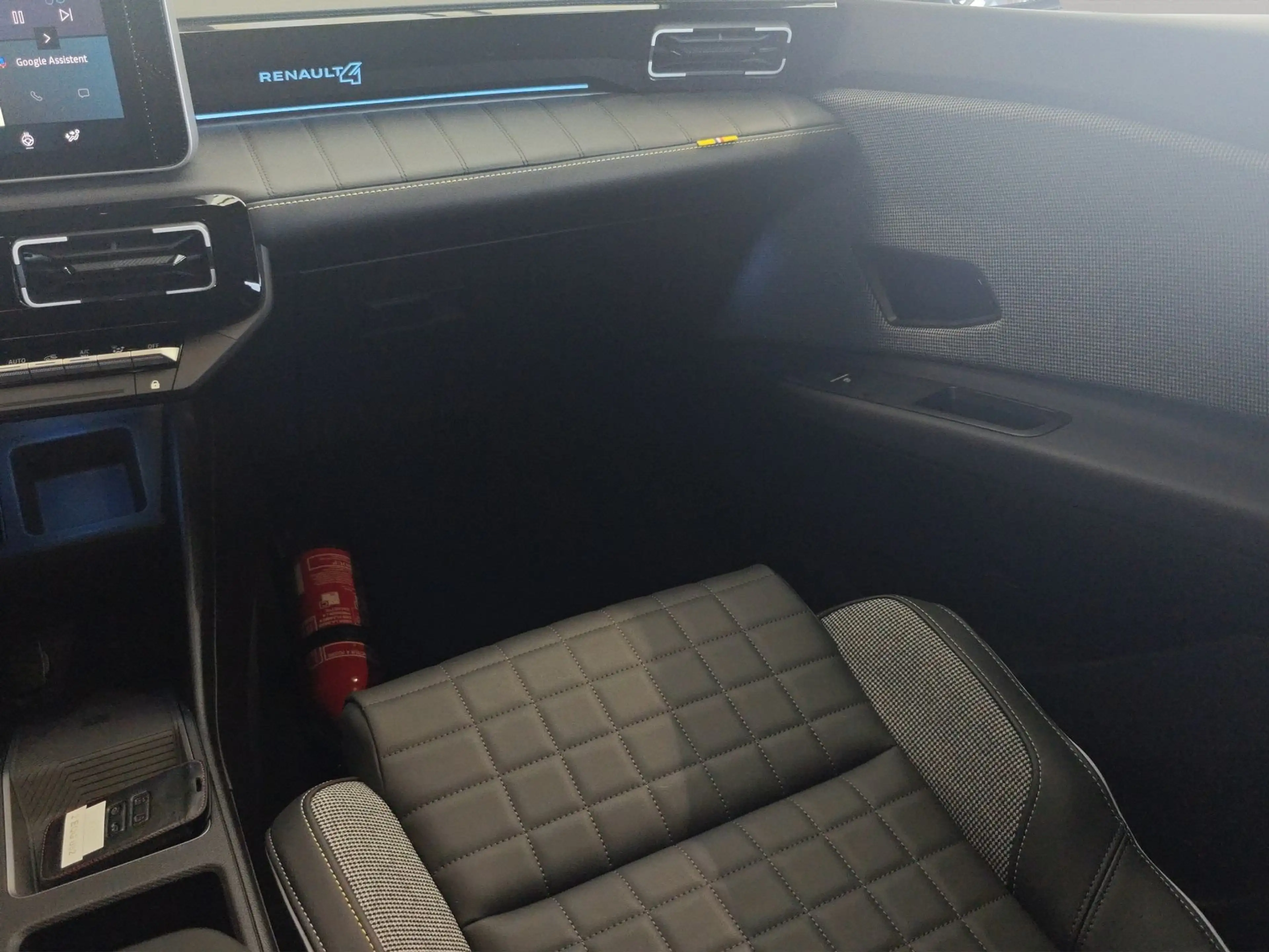 Renault R 4 EV 52 kWh Techno — photo 14