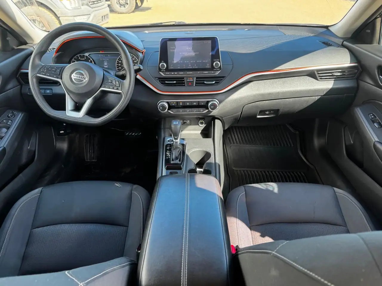 Nissan Altima снимка Nissan Altima