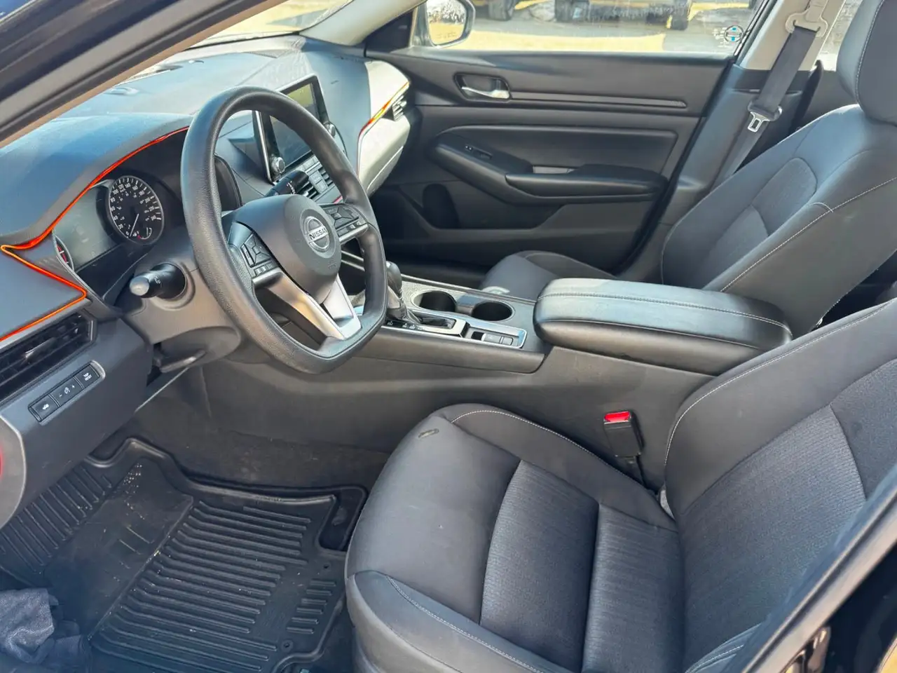 Nissan Altima снимка Nissan Altima