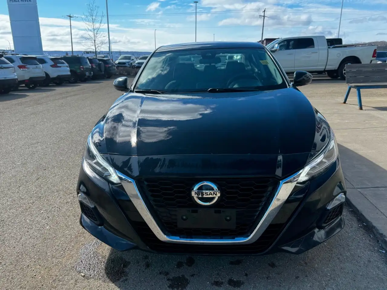 Nissan Altima снимка Nissan Altima