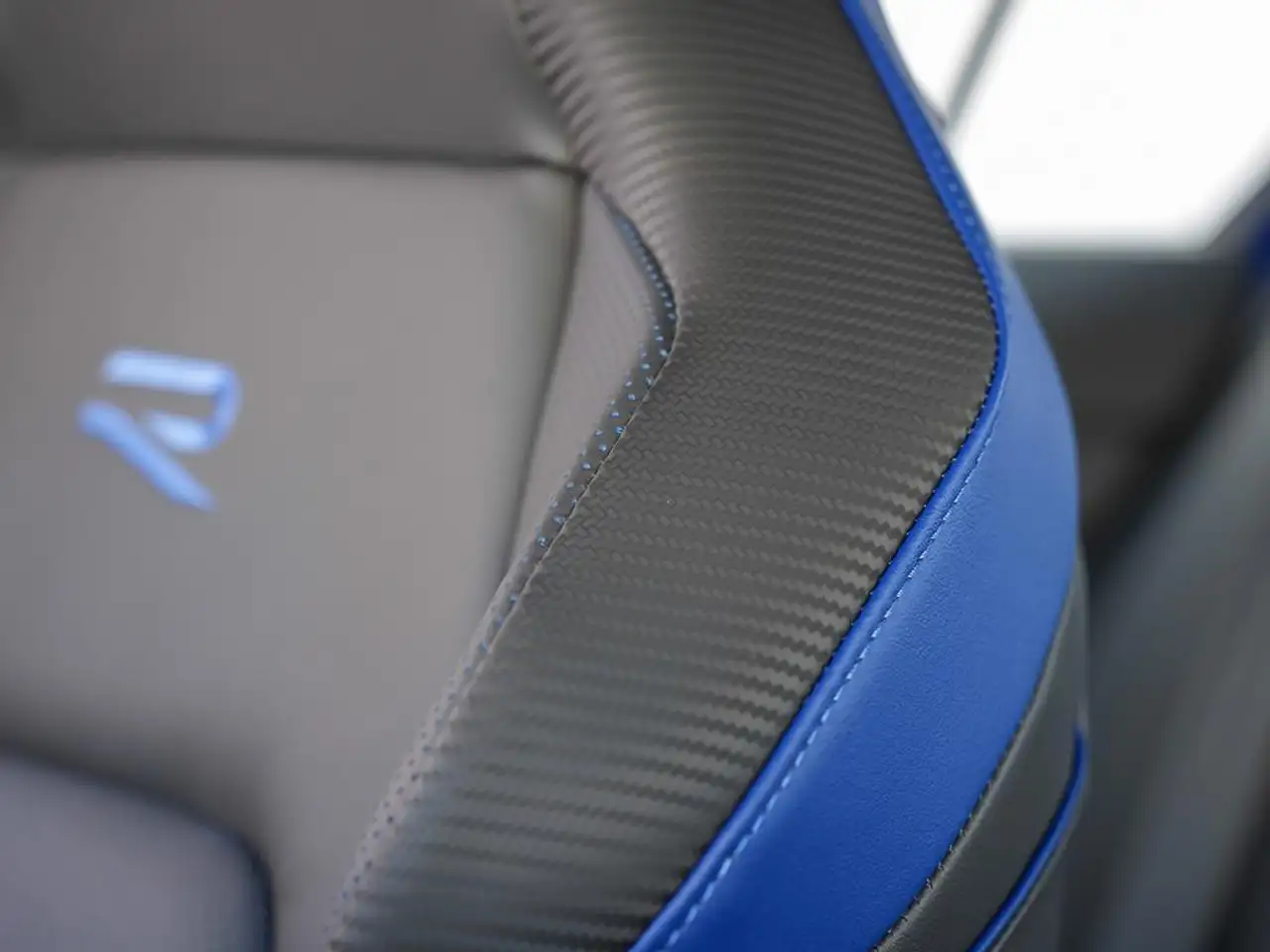 Volkswagen Golf R снимка Volkswagen Golf R