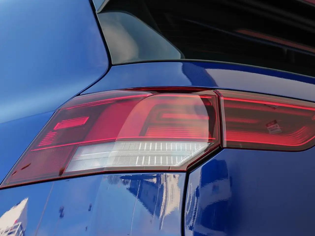 Volkswagen Golf R снимка Volkswagen Golf R
