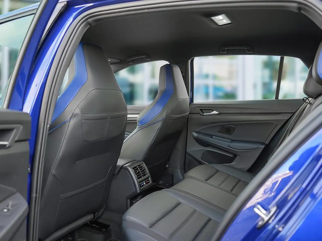 Volkswagen Golf R снимка Volkswagen Golf R