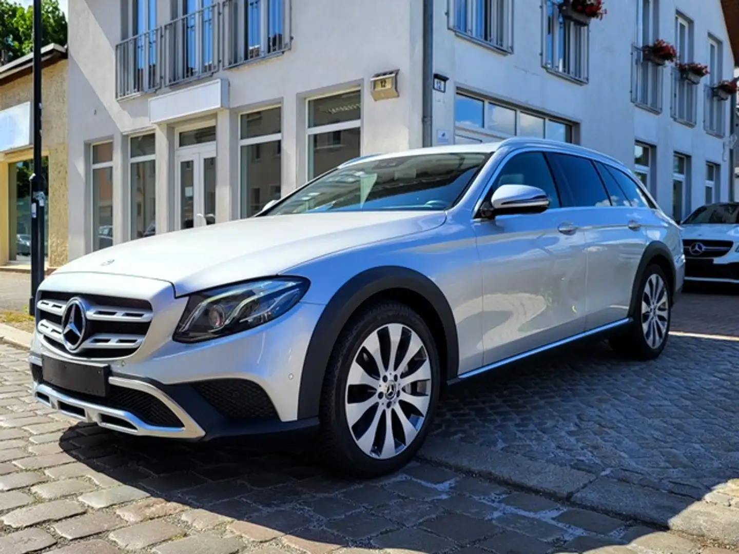Mercedes-Benz E 350 d 4Matic All-Terrain TOTW LED KAM SITZHZG Silber - 1