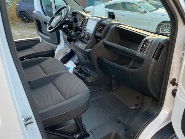 Opel Movano view 12