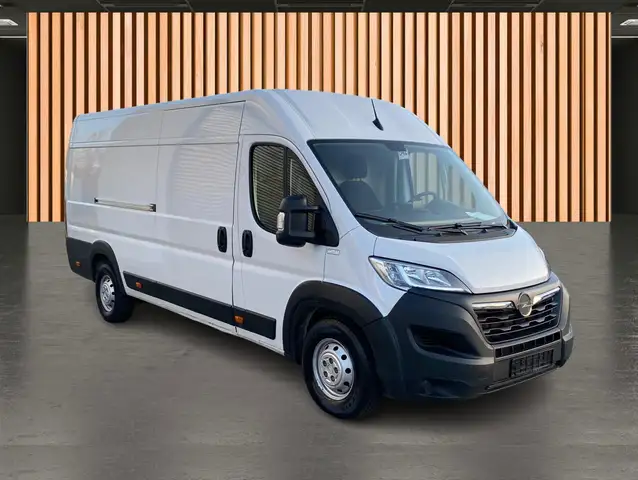 Opel Movano view 13