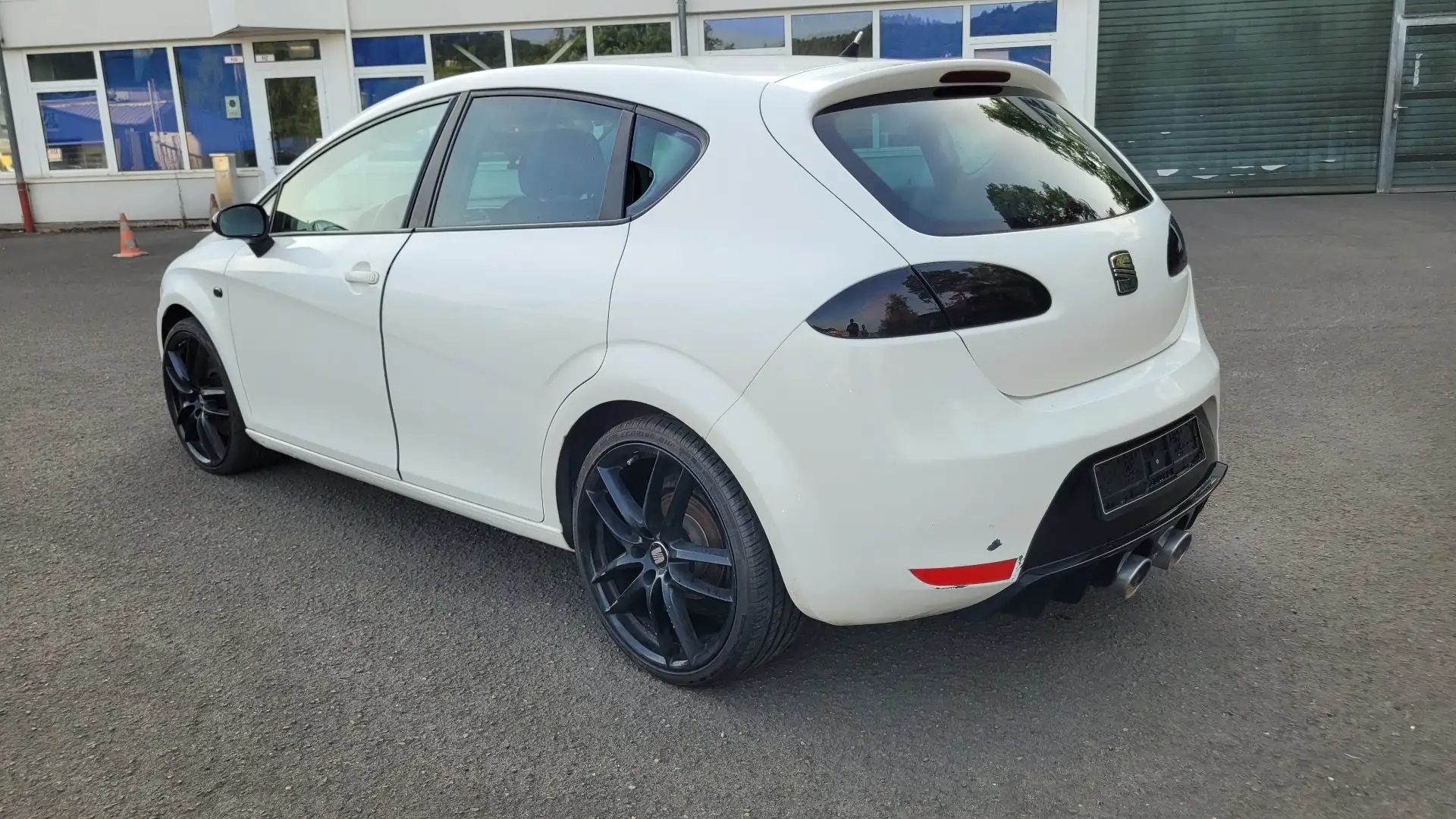 SEAT Leon 2.0 TDI DPF FR Grau - 2
