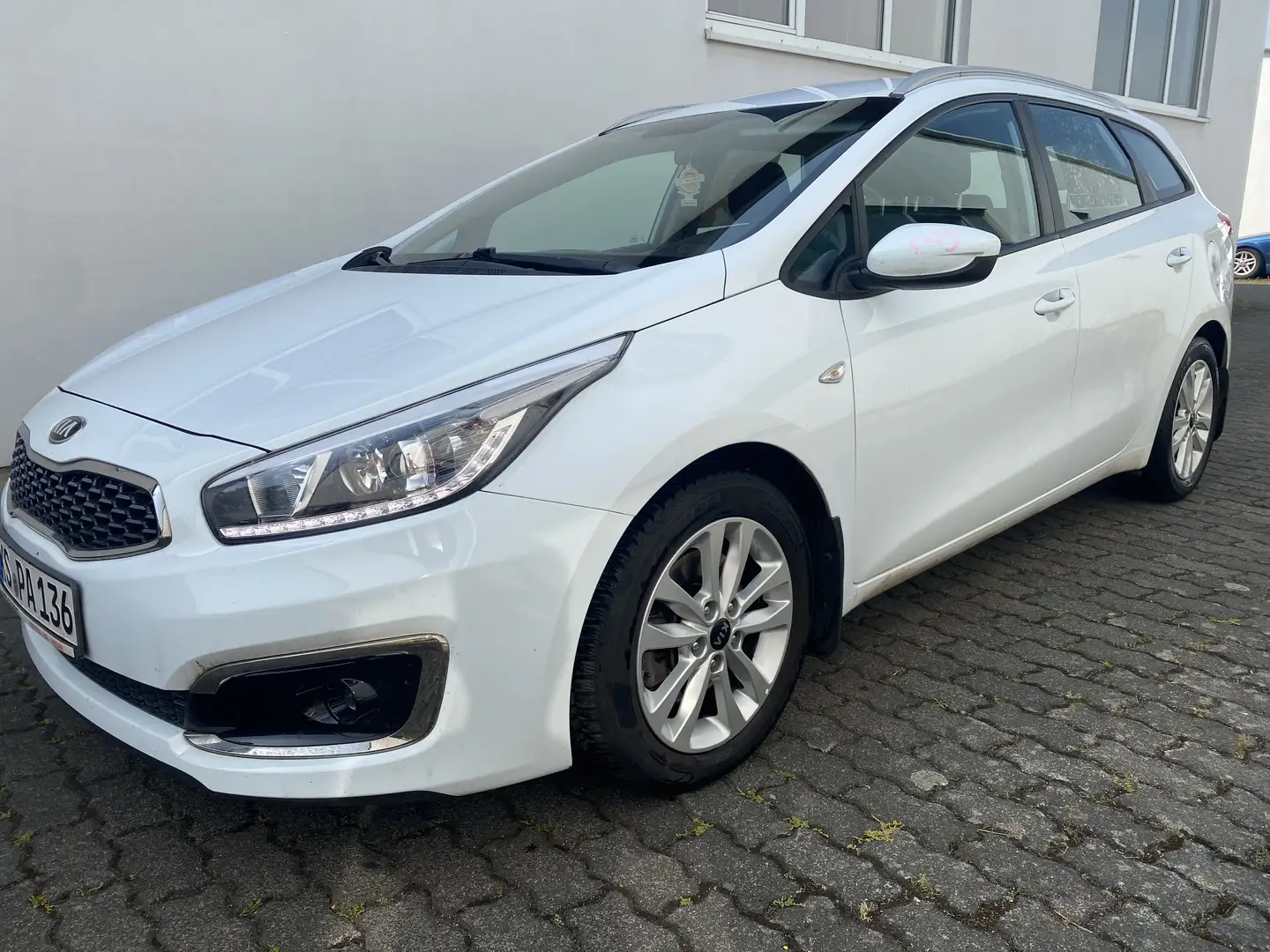 Kia Ceed SW / cee'd SW 1.6 GDI DCT Platinum Edition Klima/Navi/UNFALLFREI Blanc - 1