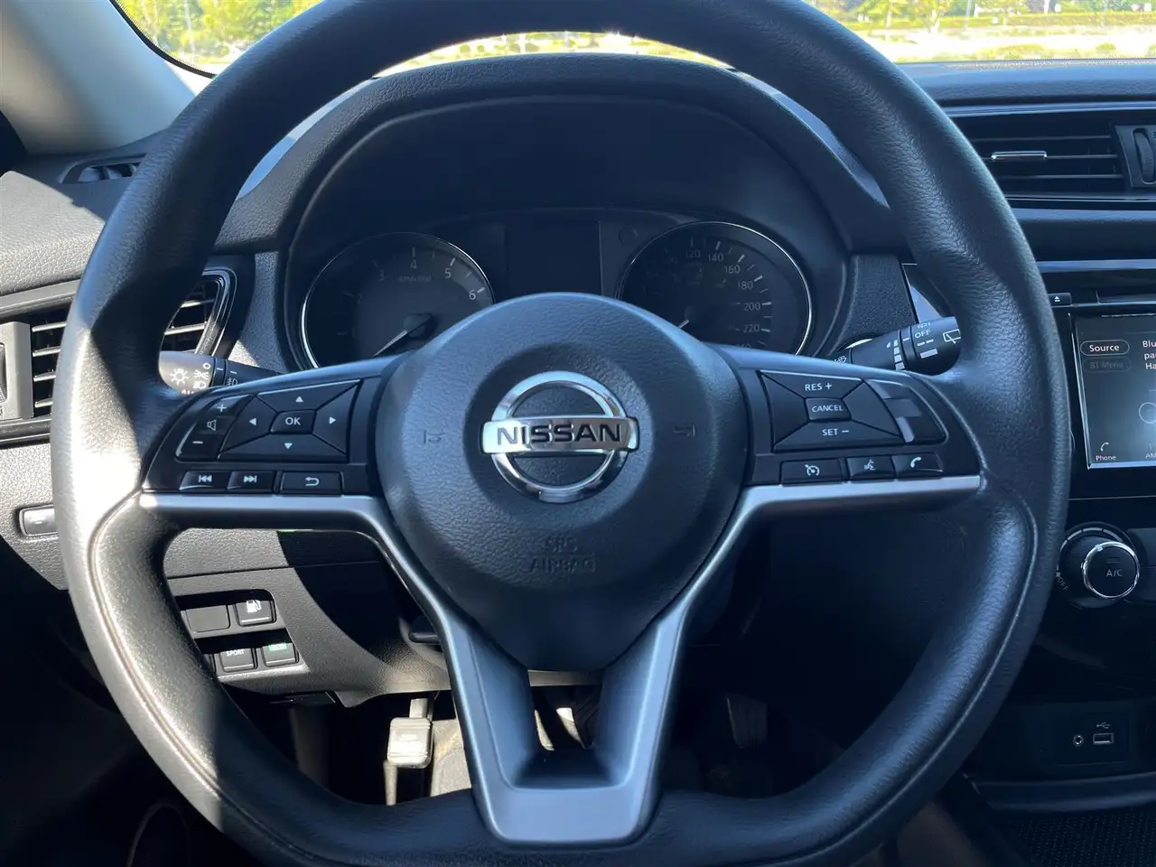 Nissan Rogue снимка Nissan Rogue