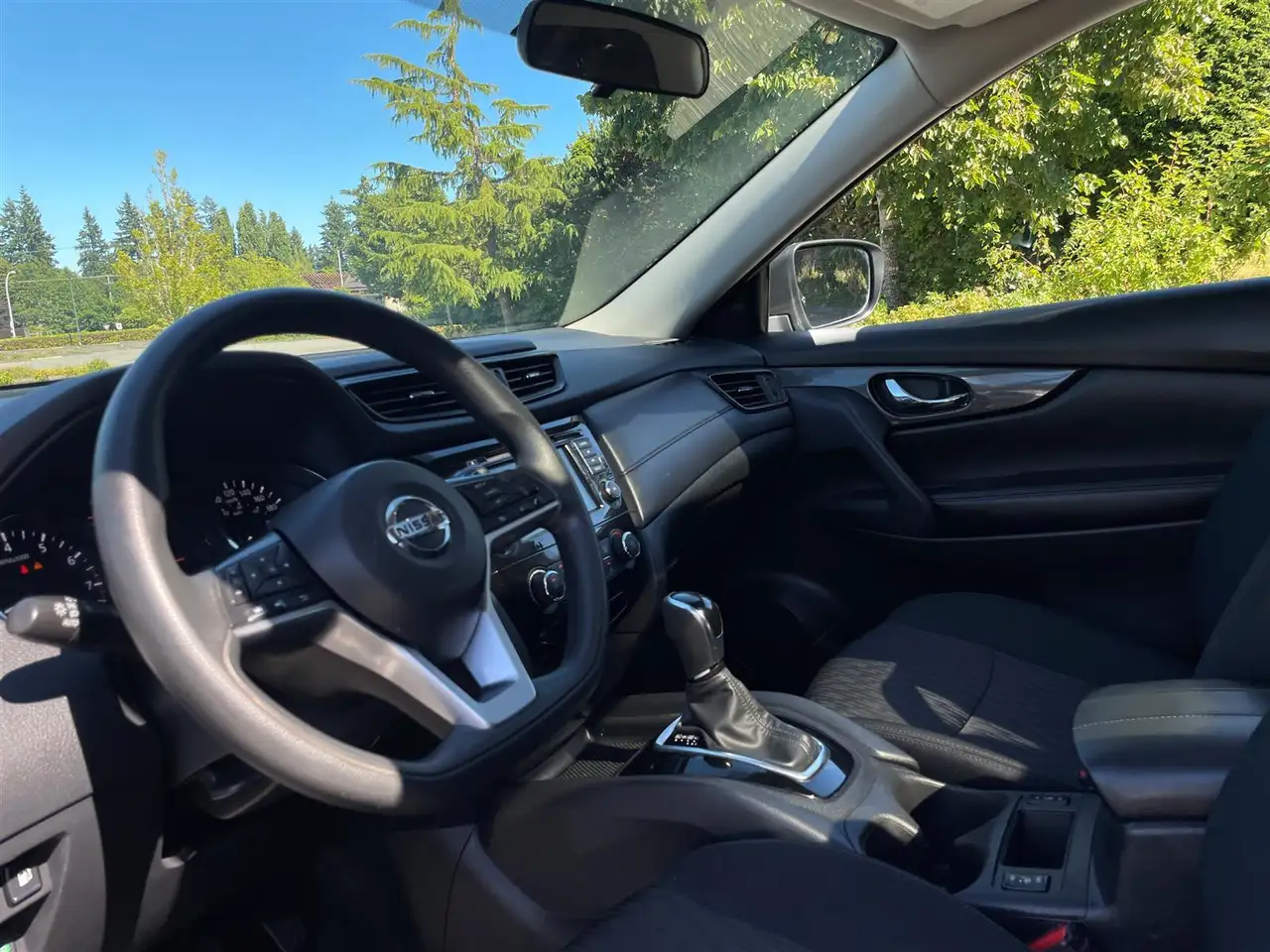 Nissan Rogue снимка Nissan Rogue