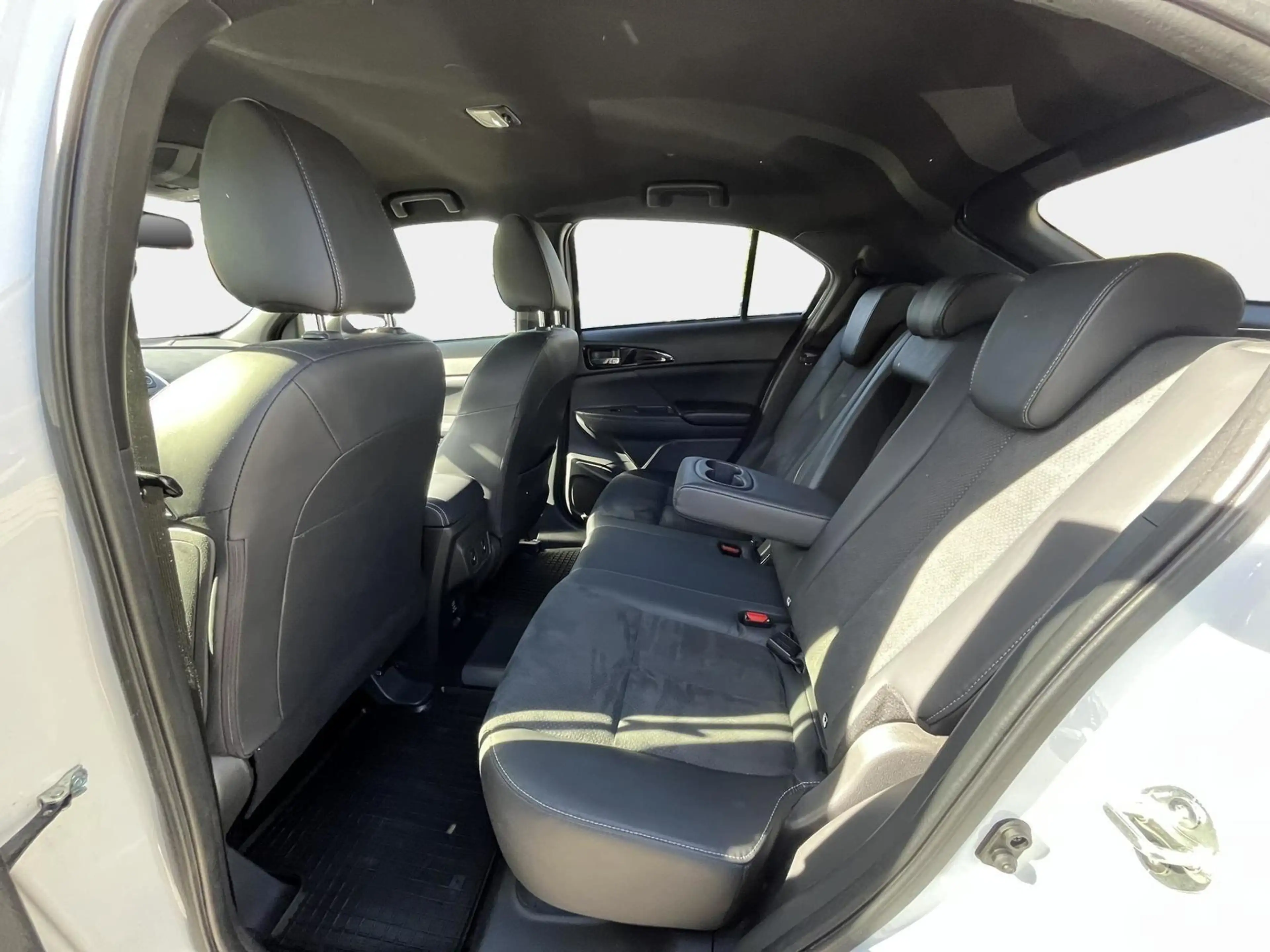 Mitsubishi Eclipse Cross 2.4 MIVEC Eclipse Cross Hybrid INTRO — photo 14