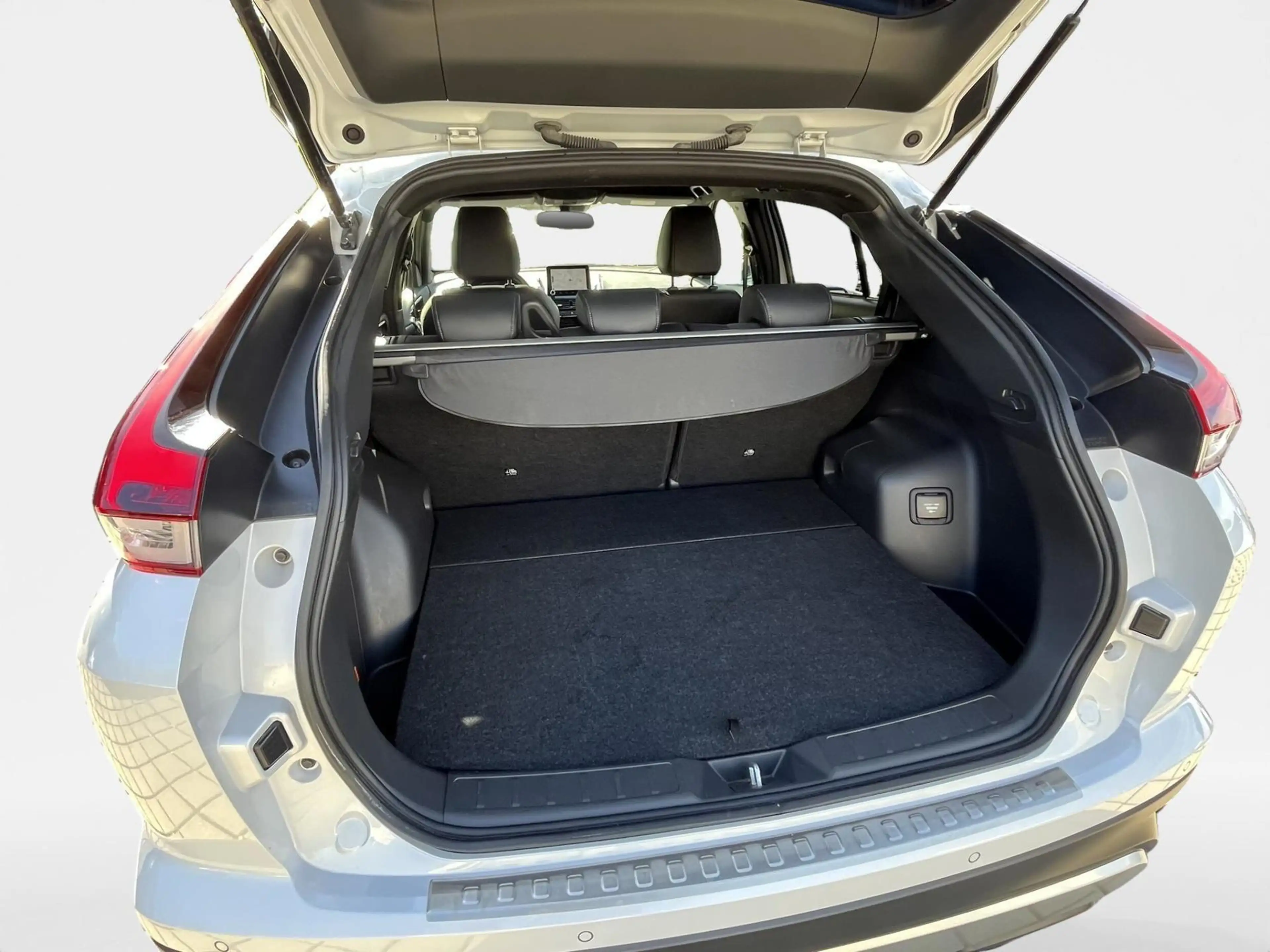 Mitsubishi Eclipse Cross 2.4 MIVEC Eclipse Cross Hybrid INTRO — photo 15
