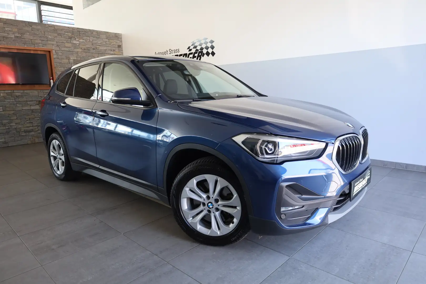 BMW X1 xDrive25e Advantage Head-Up DAB LED RFK Shz Blau - 1