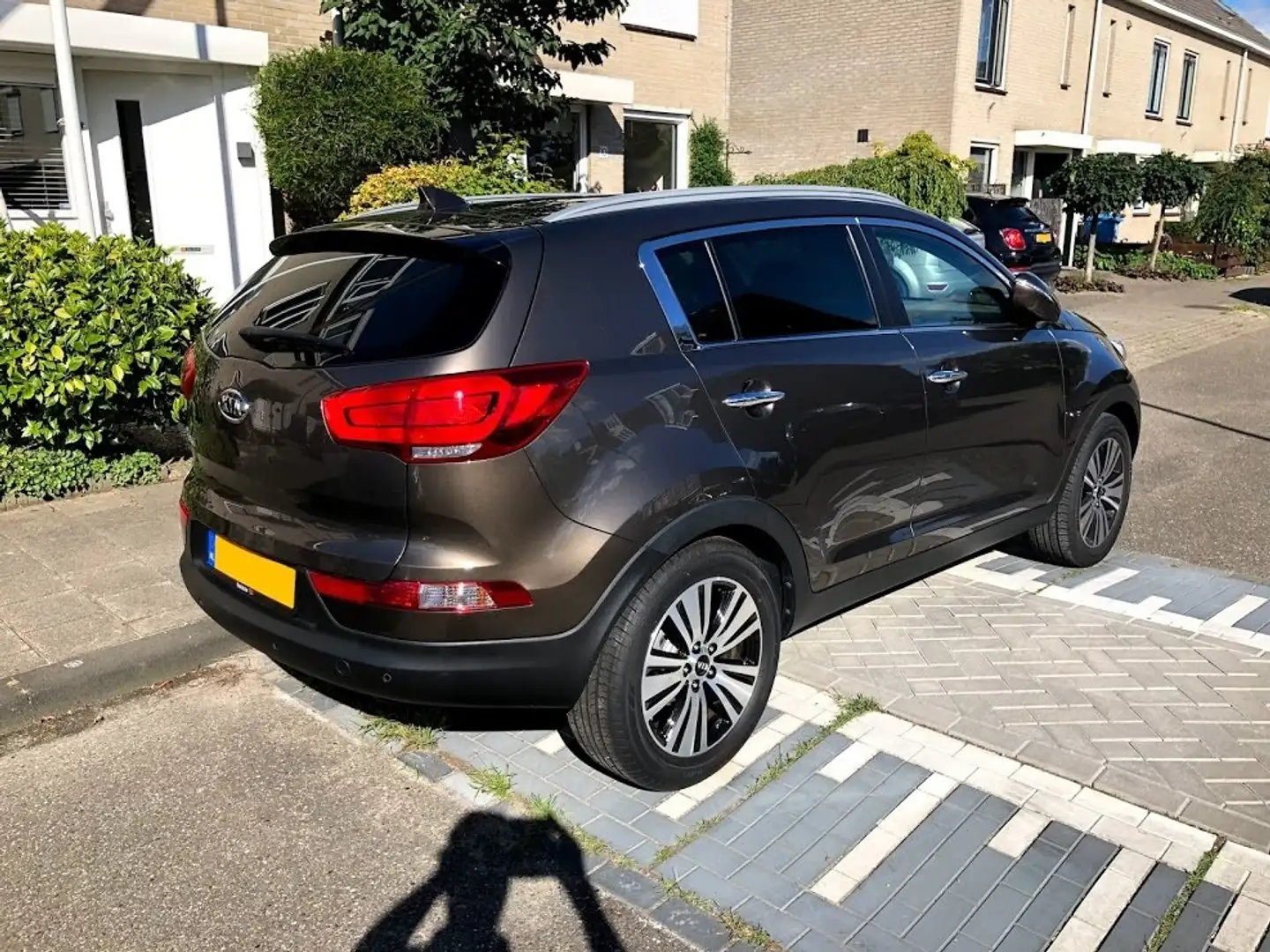 Kia Sportage 2.0 CVVT X-ecutive Plus pack 100% Dealer onderhoud Bruin - 2