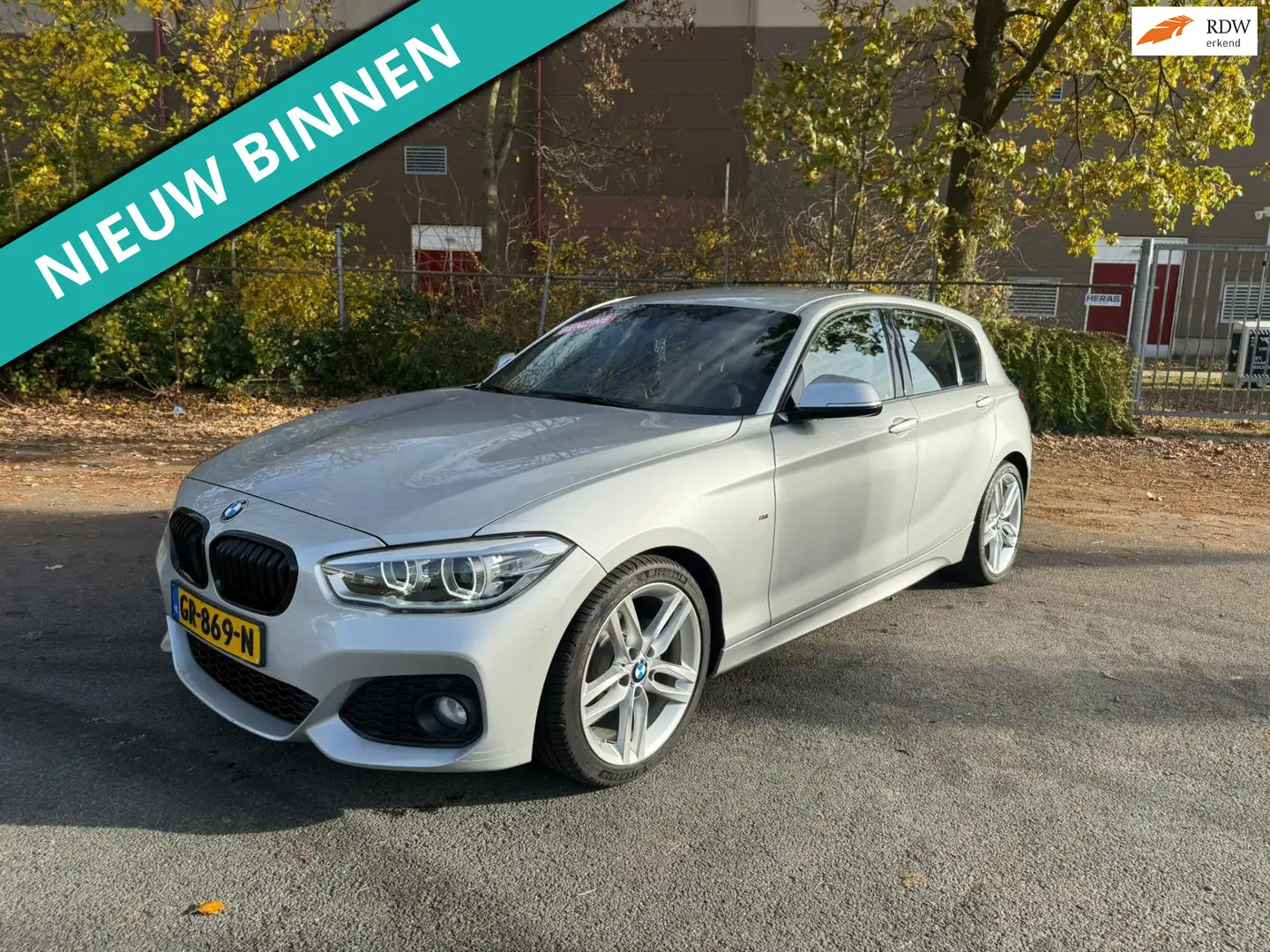 BMW 118 1-serie 118i M Sport ZO INGERUILD DUS ZO WEG PRIJS Grijs - 1
