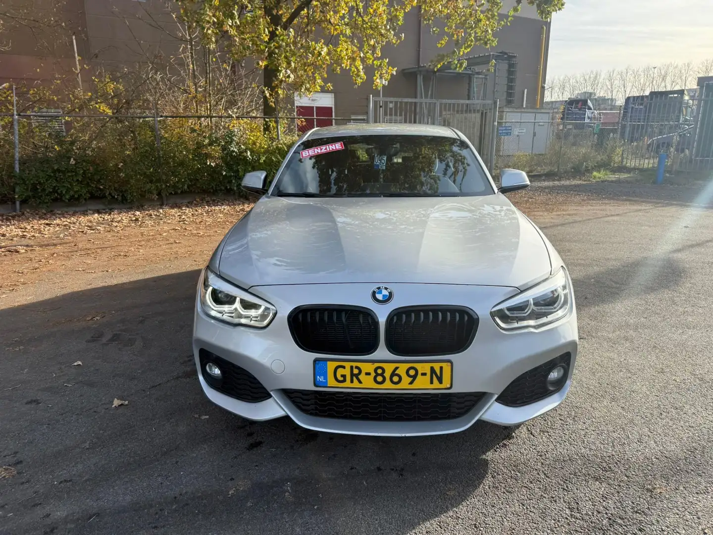 BMW 118 1-serie 118i M Sport ZO INGERUILD DUS ZO WEG PRIJS Grijs - 2