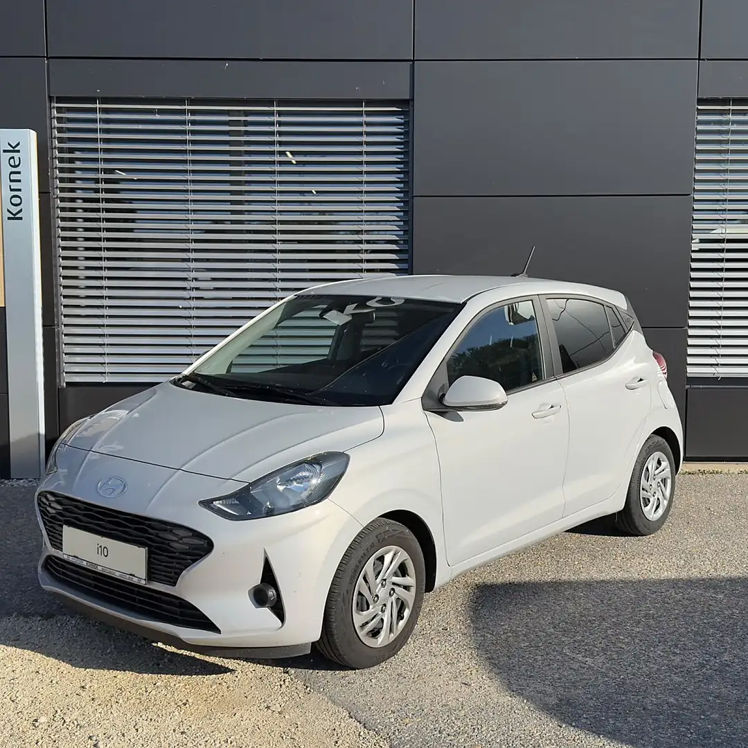 Hyundai i10 1,0 i Line Plus Grau - 1