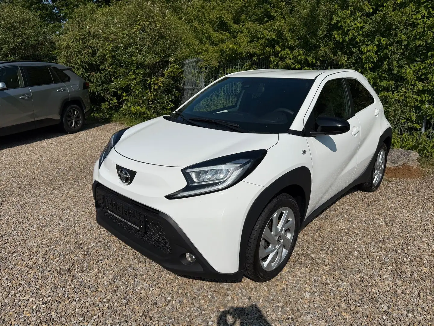 Toyota Aygo X 1.0-l-VVT-i Play / Komfort / Design Bianco - 1