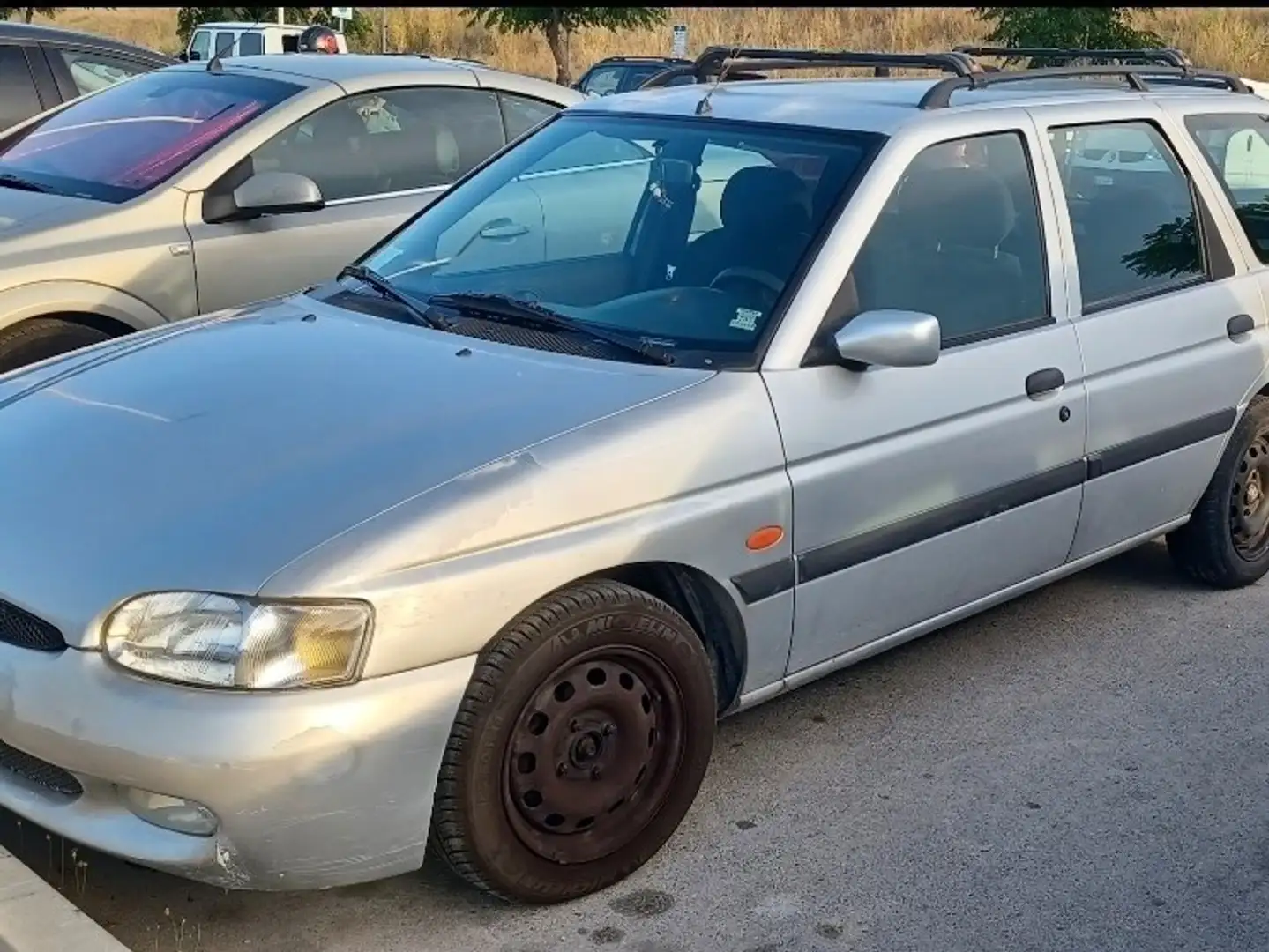 Ford Escort SW 1.6i 16v Village - 1