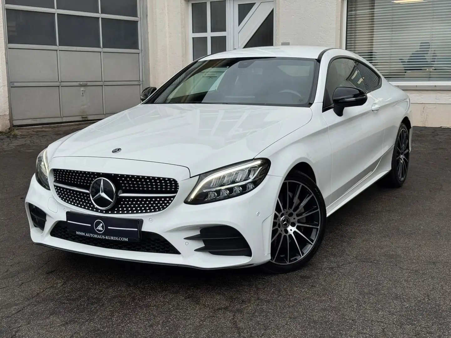 Mercedes-Benz C 400 C400 4M Coupe AMG R-KAMERA LED CARPLAY NIGHT SHZ Weiß - 1