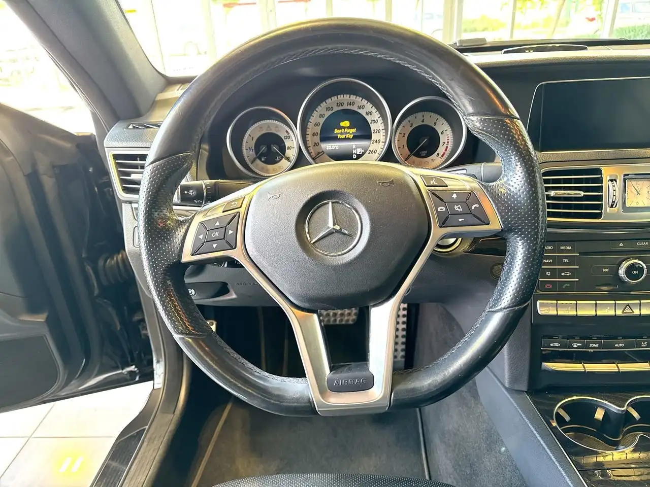 Mercedes-Benz E-Class photo Mercedes-Benz E-Class