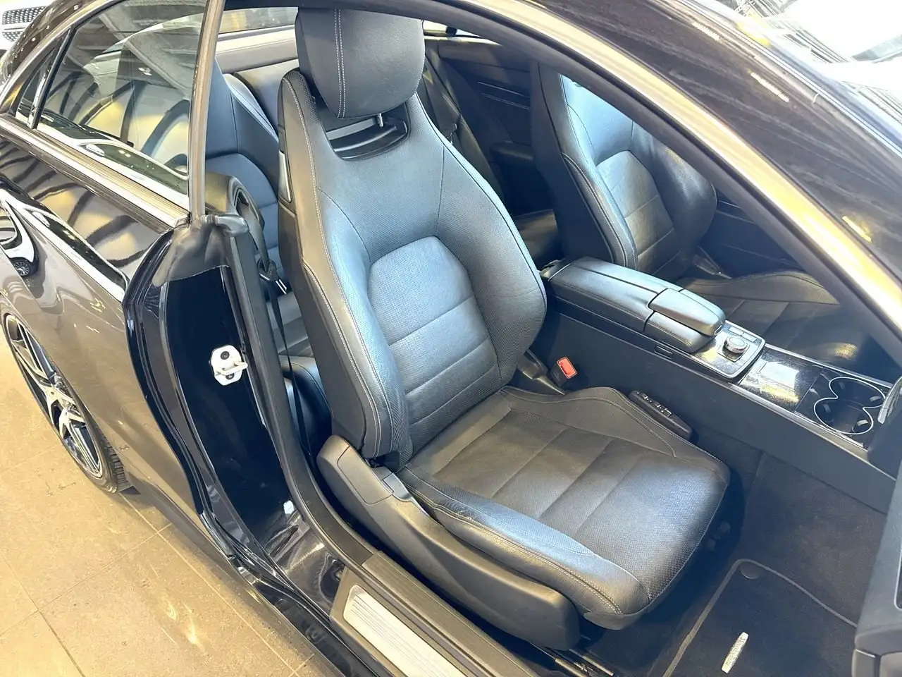 Mercedes-Benz E-Class photo Mercedes-Benz E-Class